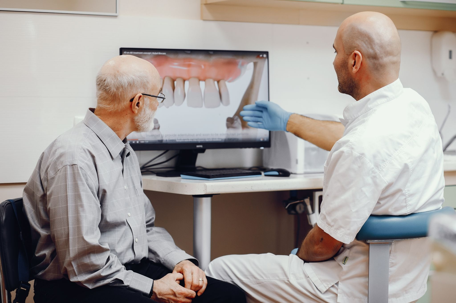Dental Implants vs Bridges: Find Your Option